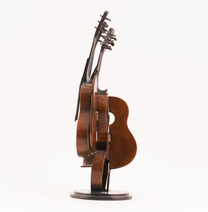 null ARMAN, Fernandez (1928-2005)
Cubist Guitar
Bronze
Signed on the base: Arman
Numbered...