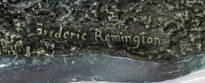 null D'après Frederic REMINGTON (1861-1909)
"Buffalo signal"
Bronze sur socle en...