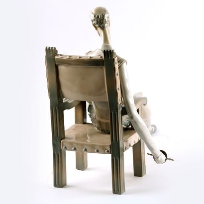 null LLADRO

Figurine en porcelaine de Don Quixote lisant, assis sur une chaise avec...