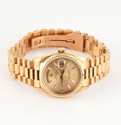 null ROLEX DAY-DATE / ROLEX DAY-DATE
Rolex Oyster Perpetual Day-Date en or 18K, cadran...