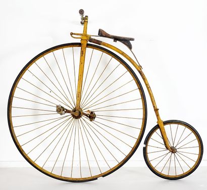 CLÉMENT-BAYARD 

Large yellow penny-farthing...