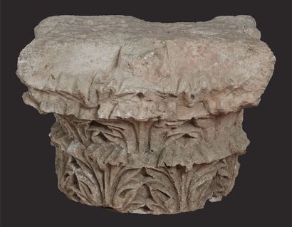 null Chapiteau de colonne corinthienne romaine en marbre, sculpté de trois rangées...