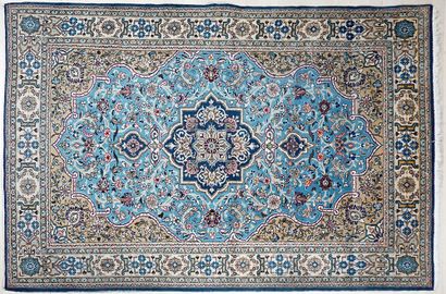 null Persian Koum rug around 1960. Wool on cotton and silk.
6ft8 x 4ft5 - 183x137...