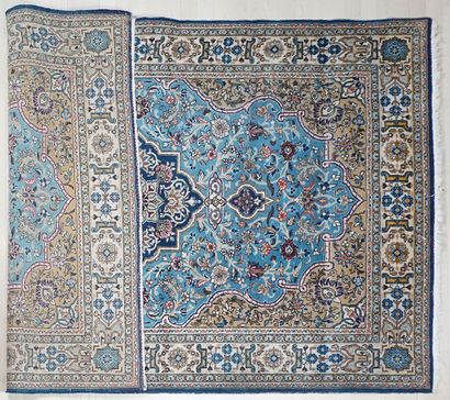 null Persian Koum rug around 1960. Wool on cotton and silk.
6ft8 x 4ft5 - 183x137...
