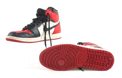 null Nike - Air Jordan 1 Retro HIGH OG
Pointure : US 10 Men - EU 44
Couleur : Rouge,...