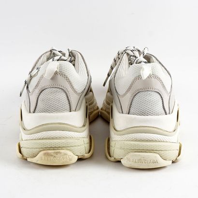 null Balenciaga - Triple S Clear Sole
Size: EU 42
Color: Beige
Model reference: 533882...