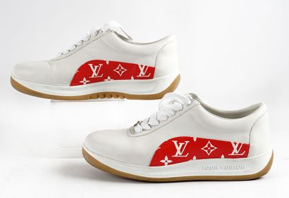 null Louis Vuitton x Suprême 
Pointure : US 8 Men
Couleur : Blanc, rouge
Référence...
