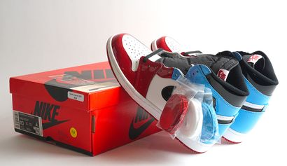 null Nike Air Jordan - AJ1 Retro high OG fearless
Size: US 10 Men - EU 44
Color:...