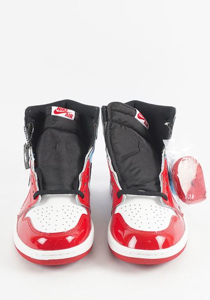 null Nike Air Jordan - AJ1 Retro high OG fearless
Size: US 10 Men - EU 44
Color:...