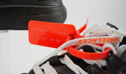 null Nike x Off-White	 - The 10 : Nike Zoom Fly
Pointure : US 11 Men - EU 45
Couleur...