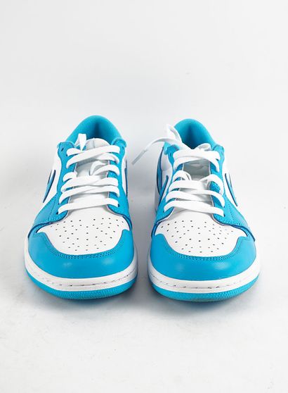 null Nike - Nike SB Air Jordan 1 Low QS
Pointure : US 10 Men - EU 44
Couleur : Bleu...