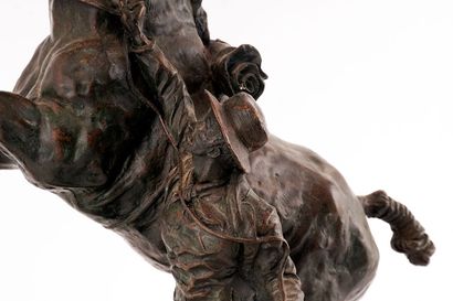 null CAHEN, B. (Actif XXe)
Homme et cheval
Bronze à patine foncée
Signée sur la base:...