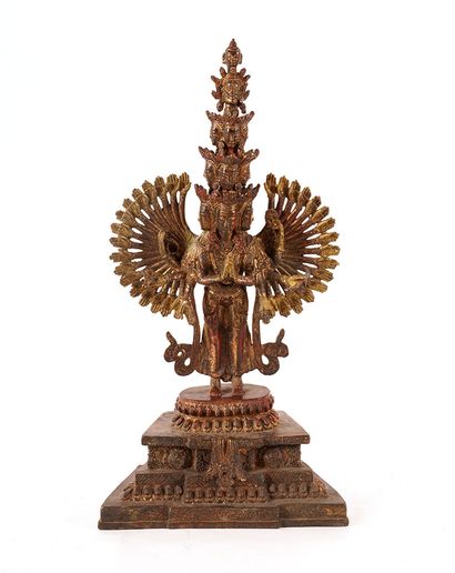 null AVALOKITESHVARA

Statue du Bodhisattva Avalokiteshvara, en métal doré et laqué....