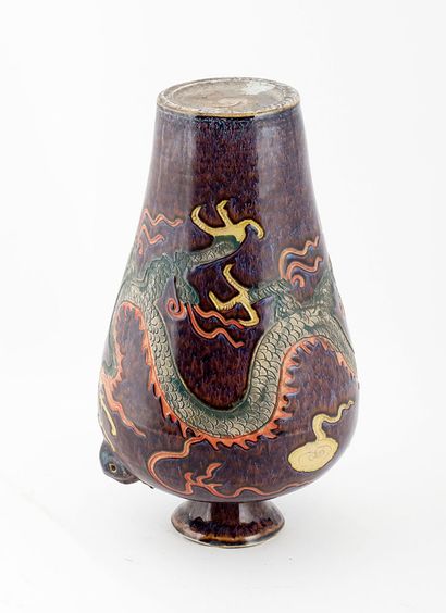 null CHINE / CHINA

Polychrome vase decorated with a dragon. 

Height : 32cm - 12...