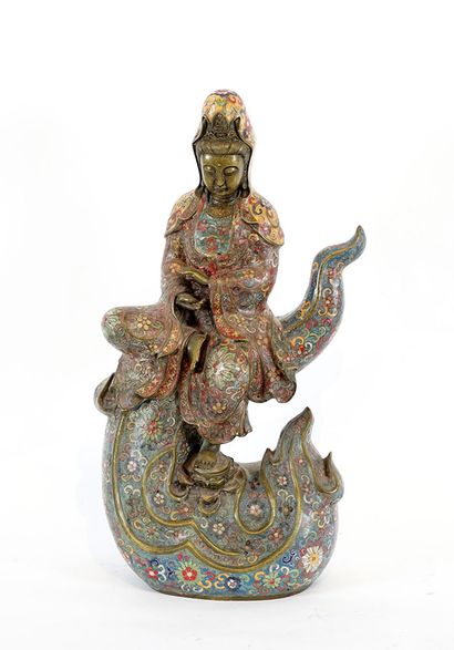 null CHINE / CHINA

Large sculpture of the Lady of Mercy in cloisonné copper. 

Height...