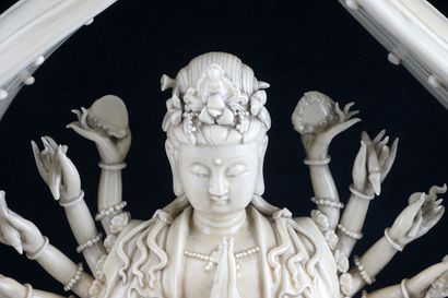null AVALOKITESHVARA 

Blanc de Chine seated figure of Avalokiteshvara. Ho Ch'ao-tsung...
