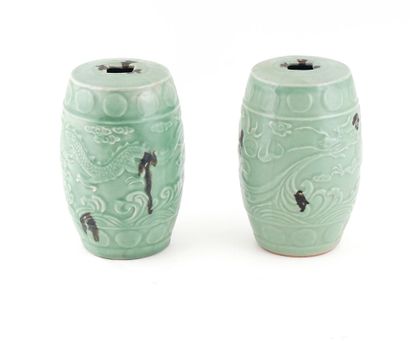 null CHINE / CHINA

Pair of celadon glazed vases decorated with dragons.

Height...