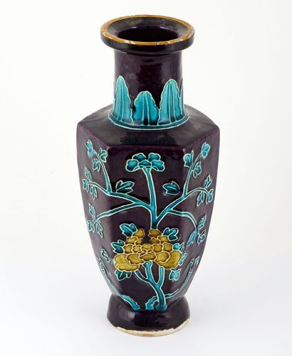 FAHUA 

Vase hexagonal en céramique de style...