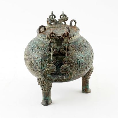 null CHINE / CHINA

Vase rituel archaïque en bronze. 

Hauteur : 22cm - 8 5/8"