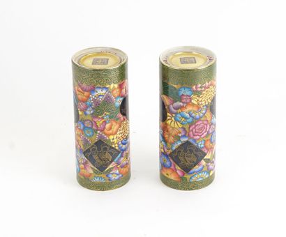 null FAMILLE ROSE

Pair of Famille Rose vases with Mille-Fleurs decorations, with...