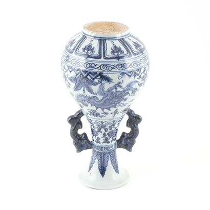 null KIRIN

Blue and white vase decorated with a Kirin beast. Hsuan-te reign mark....