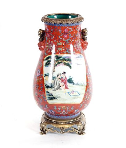 null CHINE / CHINA 

Vase balustre "Secret de la joie" avec dorures. Marque du règne...