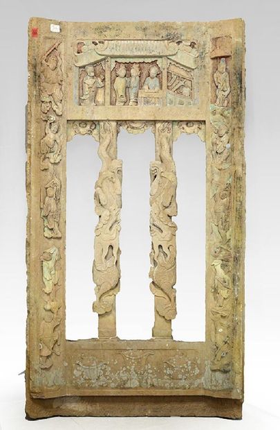 null CANTON 
Important stele, in carved stone, formerly polychrome, the side mounts...