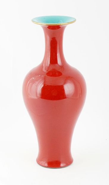 CHINE / CHINA 

Vase d'érudit à glaçure rouge...