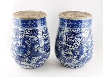 null CHINE / CHINA

Pair of important blue and white covered jar. We can see a dragon...