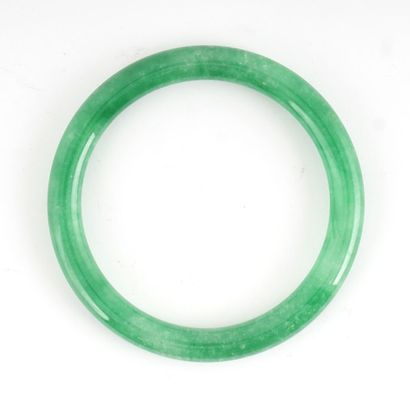 null JADE

Burmese green jadeite bangle. 

Internal diameter : 6.1cm - 2 7/16"