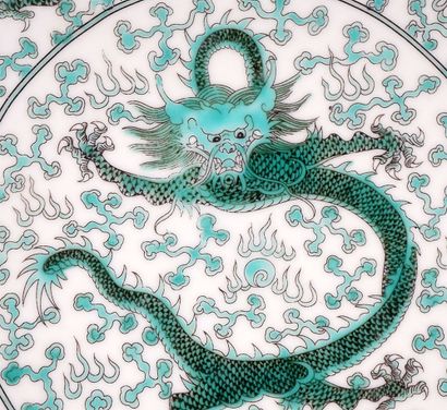 null FAMILLE VERTE

Famille Verte plate decorated with some dragons. Yung-Cheng reign...