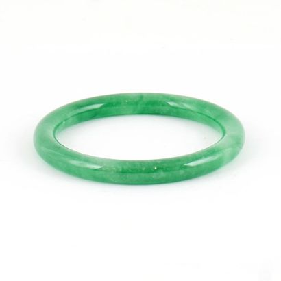 null JADE

Burmese green jadeite bangle. 

Internal diameter : 6.1cm - 2 7/16"