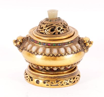 null JADE

Nephrite engraved copper incense burner. 

Height : 15cm - 6"