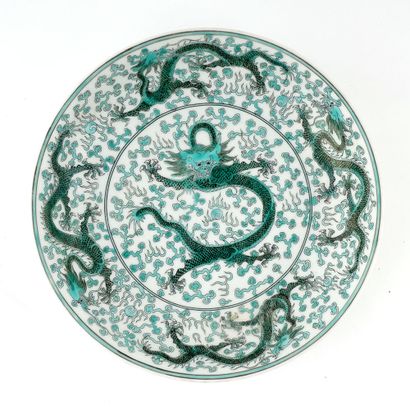 null FAMILLE VERTE

Famille Verte plate decorated with some dragons. Yung-Cheng reign...