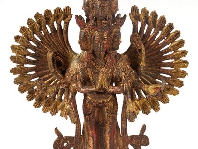 null AVALOKITESHVARA

Statue du Bodhisattva Avalokiteshvara, en métal doré et laqué....