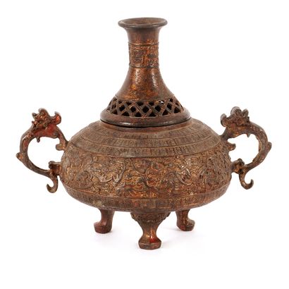 null CHINE / CHINA

Gilted bronze tripod incense burner. 

Height : 21cm - 8 1/4...