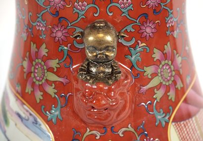 null CHINE / CHINA 

Vase balustre "Secret de la joie" avec dorures. Marque du règne...