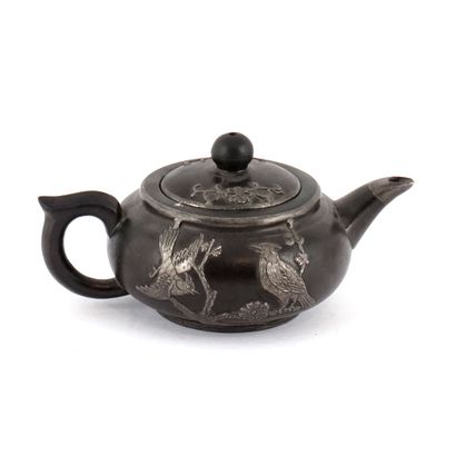null CHINE / CHINA 

Purple clay teapot covered with metal and decorated with some...