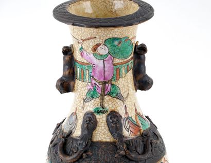 null NANKIN 

Vase. Chine, Nankin, fin XIXe siècle.

Hauteur : 30cm ou 11 7/8"