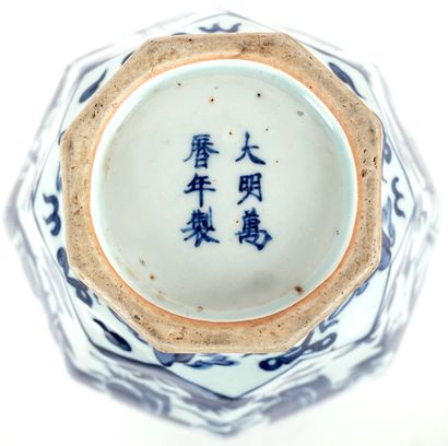 null CHINE / CHINA 

A blue and white 'Autumn Festival' scholar jar on stand. Wan-li...