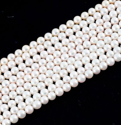 null PERLES / PEARLS
Lot de 9 colliers de perles Akoya baroque de .5.5-6.0 mm environ...