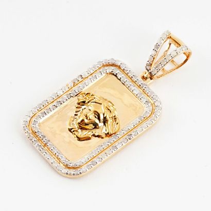 null 10K GOLD DIAMONDS
10K yellow gold pendant paved diamonds totaling approximately...