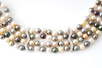 null ANTONINI 18K GOLD PEARLS DIAMONDS
Choker necklace composed of 4 rows of white...