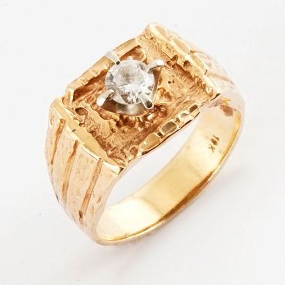 null 10K GOLD
10K yellow gold ring set with shiny stone.
Gross weight: 6.8g
Size:...