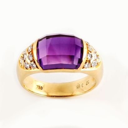 null 18K GOLD AMETHYST DIAMONDS
18K yellow gold ring set with an amethyst shouldered...