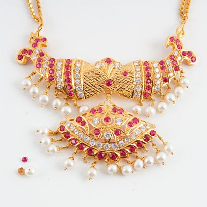 null 22K GOLD
Adornment comprising an openwork necklace and dangling earrings in...