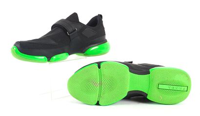 null Prada - Calzature Uomo – Knit Fluo
Size: US 8 Men
Color: Black, neon green
Model...
