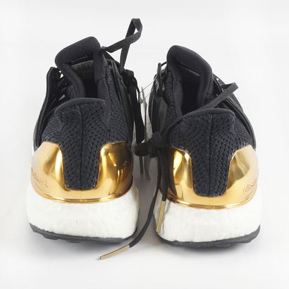 null Adidas - UltraBOOST LTD
Size: US 10 Men - EU 44
Color: Black, gold
Model number:...