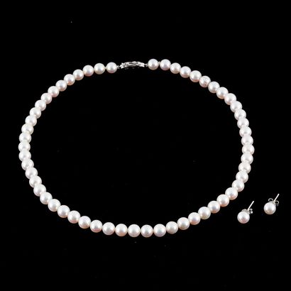 null 18K PEARLS
Necklace composed of white pearls, 18K white gold clasp and pair...