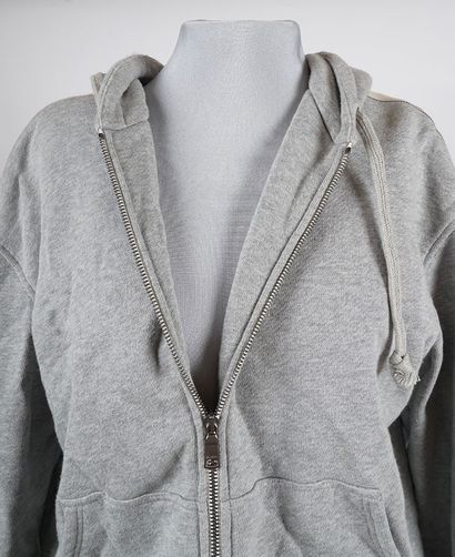 null Gucci - Lot including two sweaters:
- Gray zipper sweater (L)
- Black sweater...